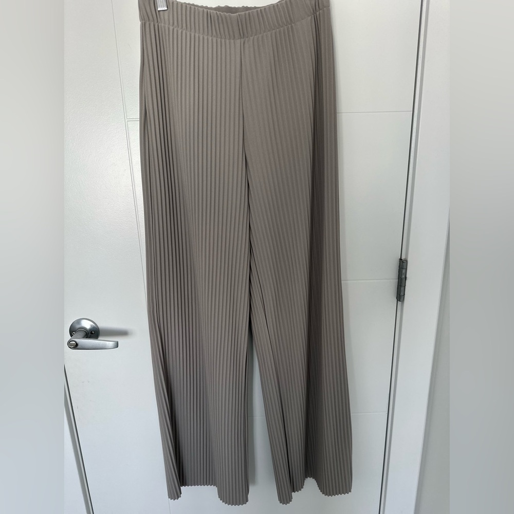 Aritzia Babaton Skilled Pant (Ashen Grey) - Picture 2 of 7